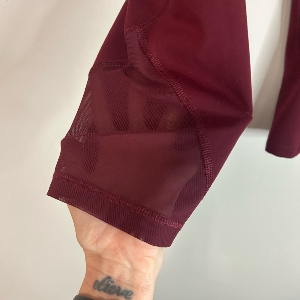 Old Navy Active Maroon Leggings, Size XS - Picture 3 of 8